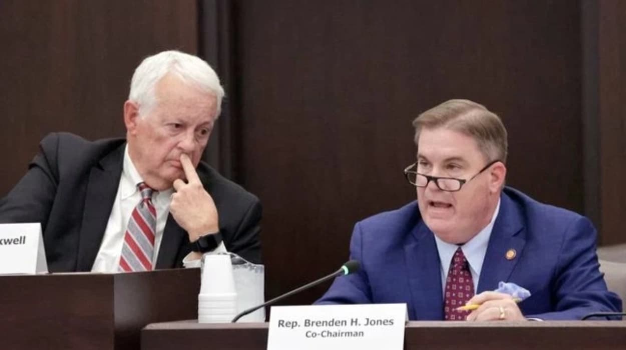 North Carolina lawmakers approve Trump-backed House map