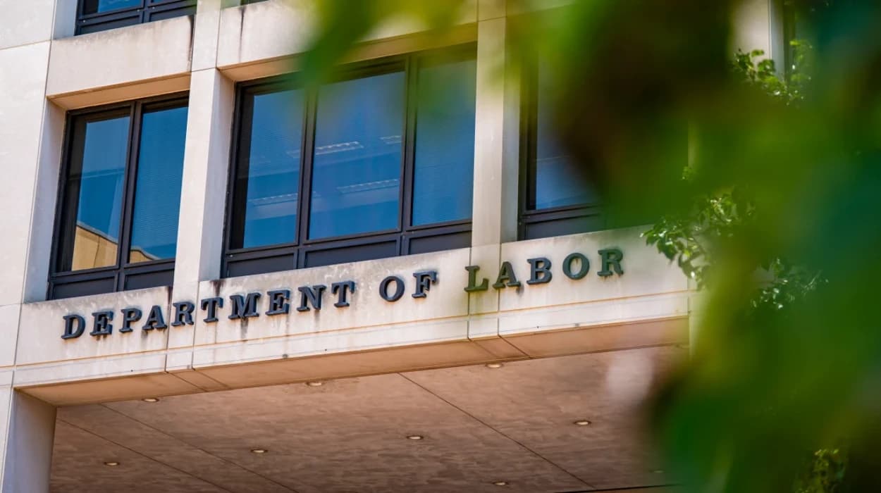 White House says shutdown may erase key economic data