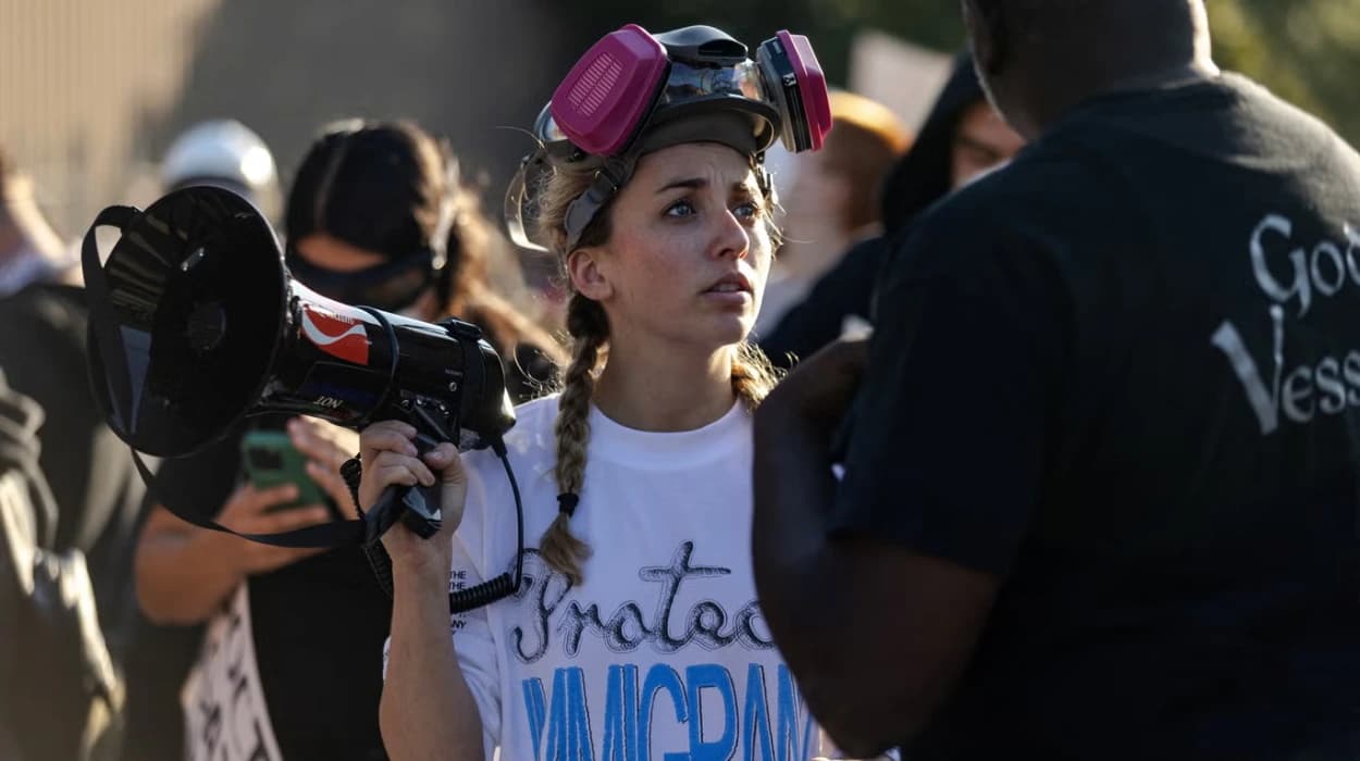 Democrat and Chicago Leaders charged in ICE facility protest