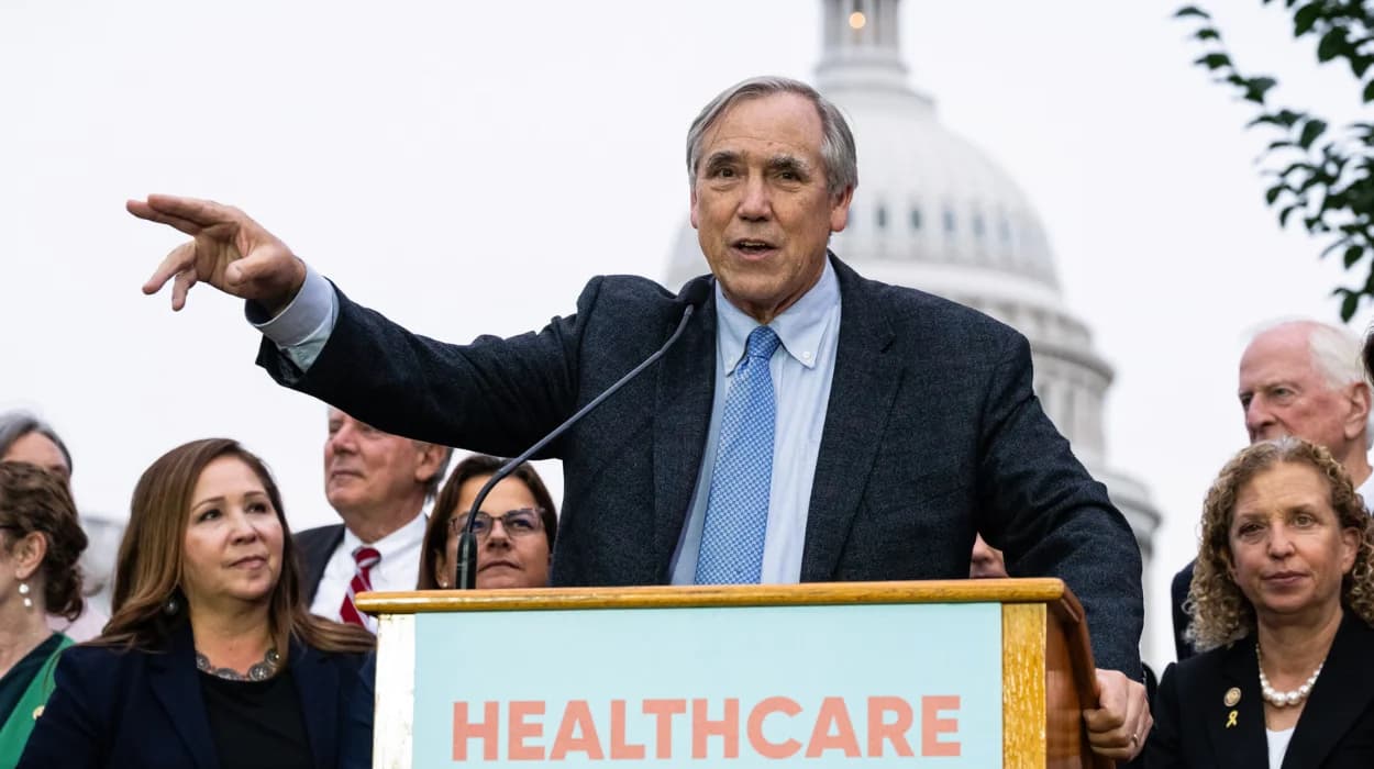 Republican Jeff Merkley speaks out against Trump's Portland deployment