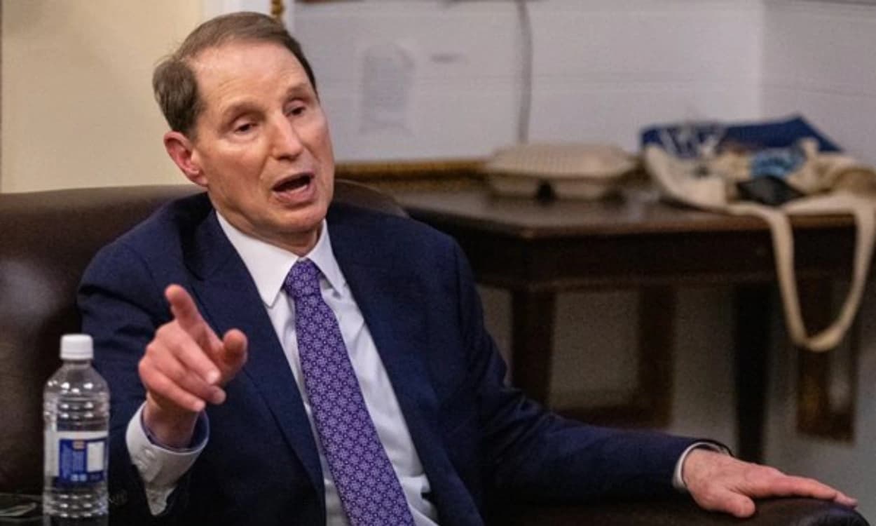 Sen. Wyden urges Chief Justice Roberts to review court cybersecurity