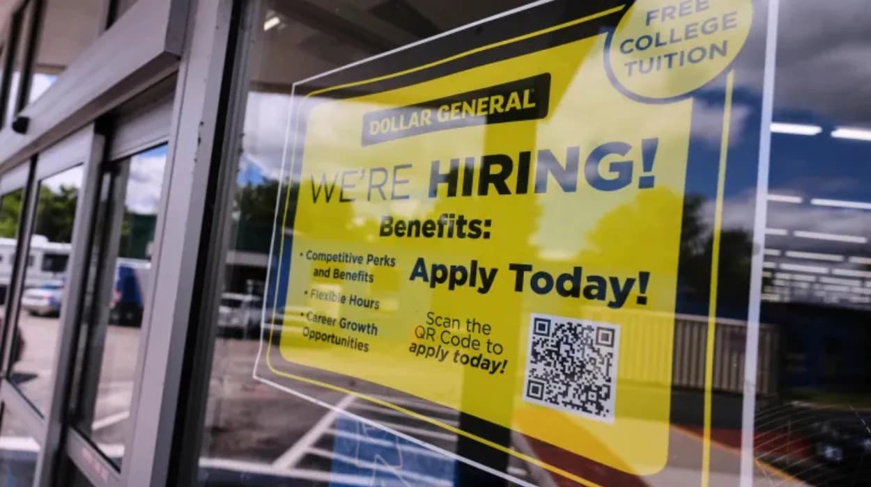 US Consumer Confidence Tumbles as Labour Market Slows