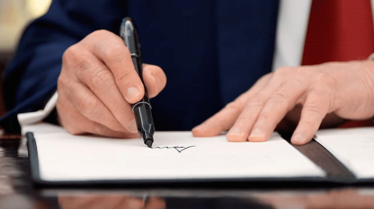 Trump signs order to transfer TikTok to US ownership