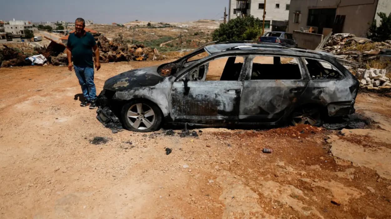 Israeli settlers attack Palestinian vehicles in central West Bank