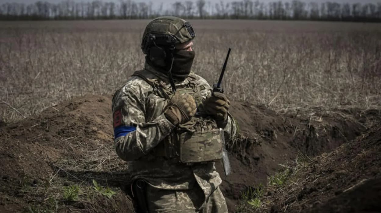 Ukrainian Forces Destroy Russian Artillery Amid 880,000 Total Losses