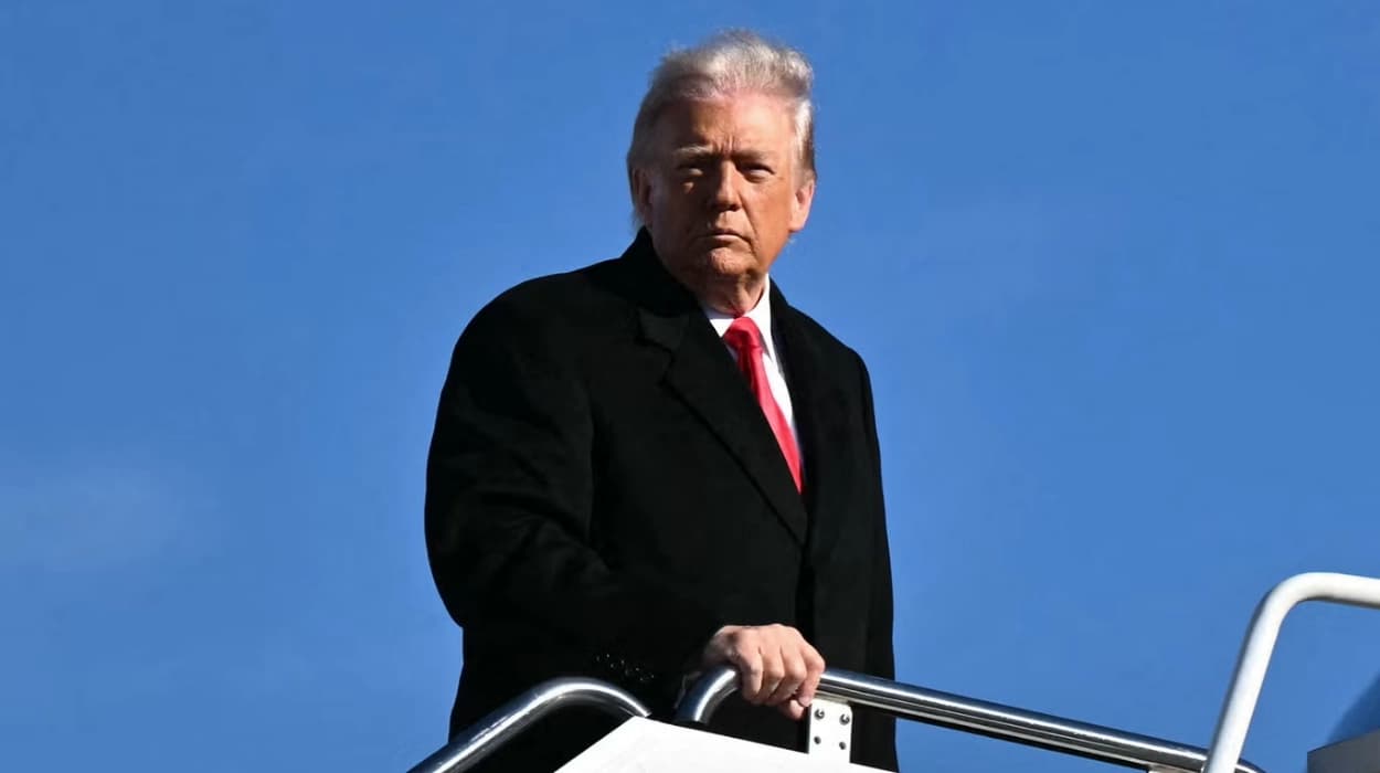 White House scrambles after Trump attacks Republicans