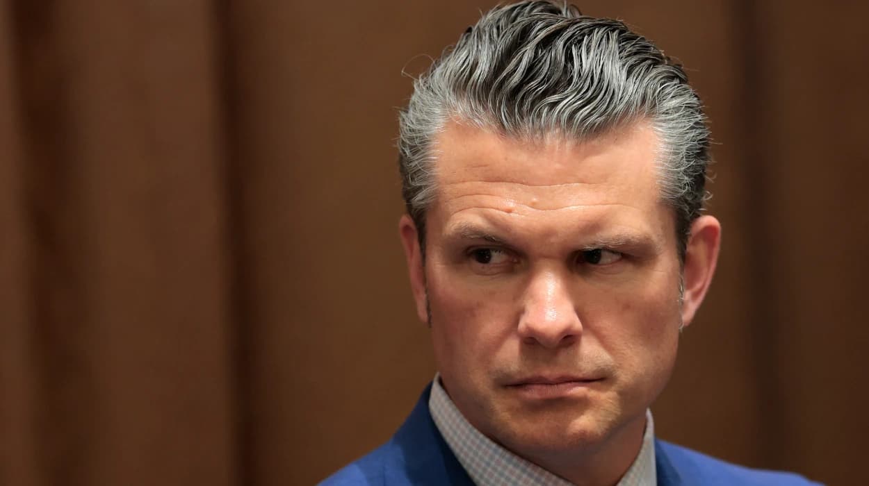 Pentagon probes Pete Hegseth for signal use on Yemen strikes