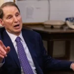 Sen. Wyden urges Chief Justice Roberts to review court cybersecurity 1