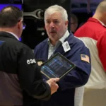 dow closes down 300 points on trade fears 1