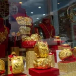gold near 4000 on us shutdown and fed rate cut bets 1