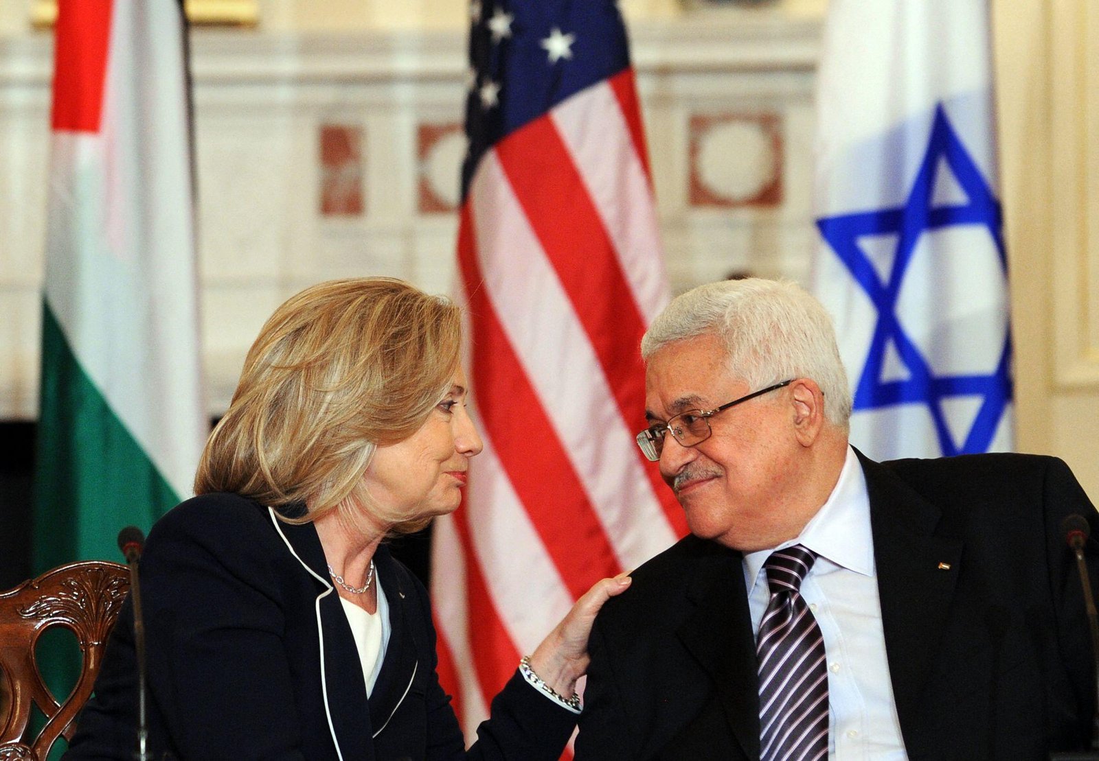 Global leaders responding to breaking Iran war news during peace negotiations in 2026
