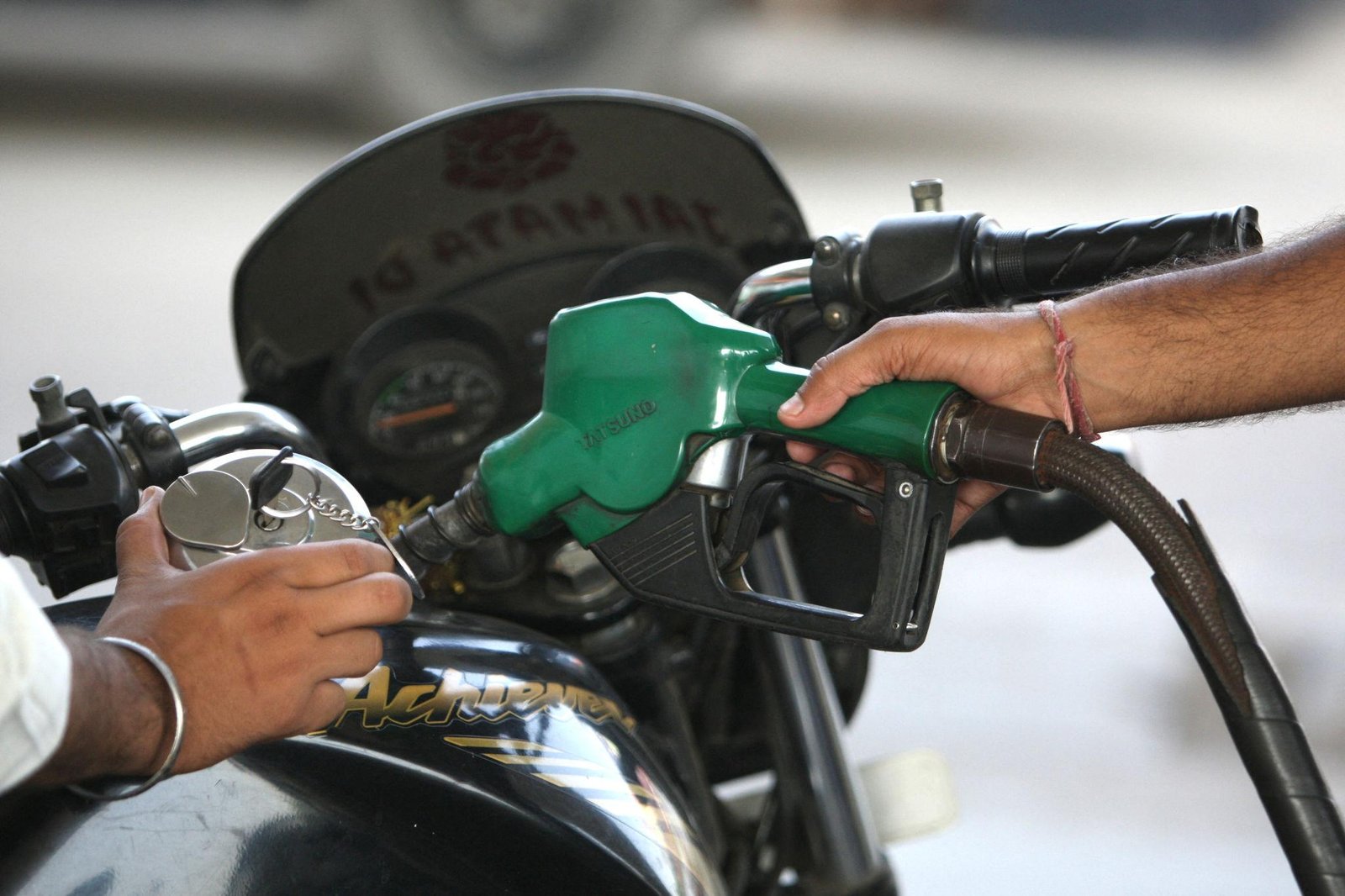 Narendra Modi discussing India economic strategy and fuel conservation