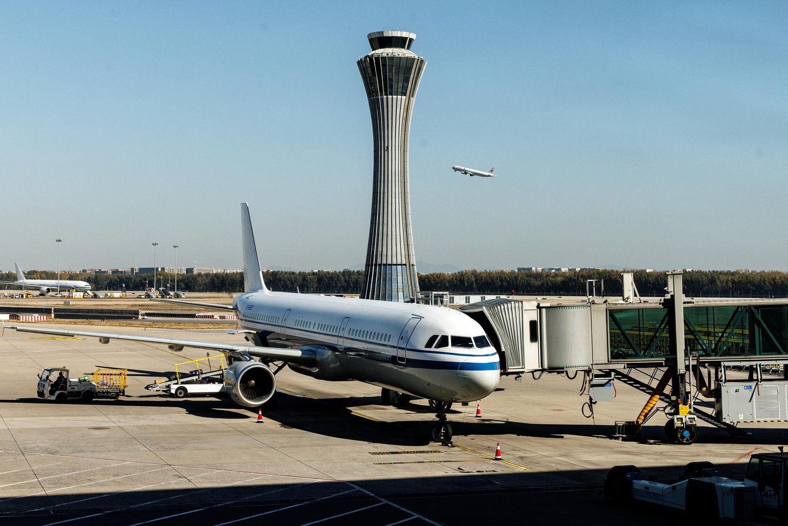 Flight Schedule Changes Reshape Travel Across GCC Aviation Hubs 1 Flight schedule changes affecting airline operations and passenger travel in the GCC region