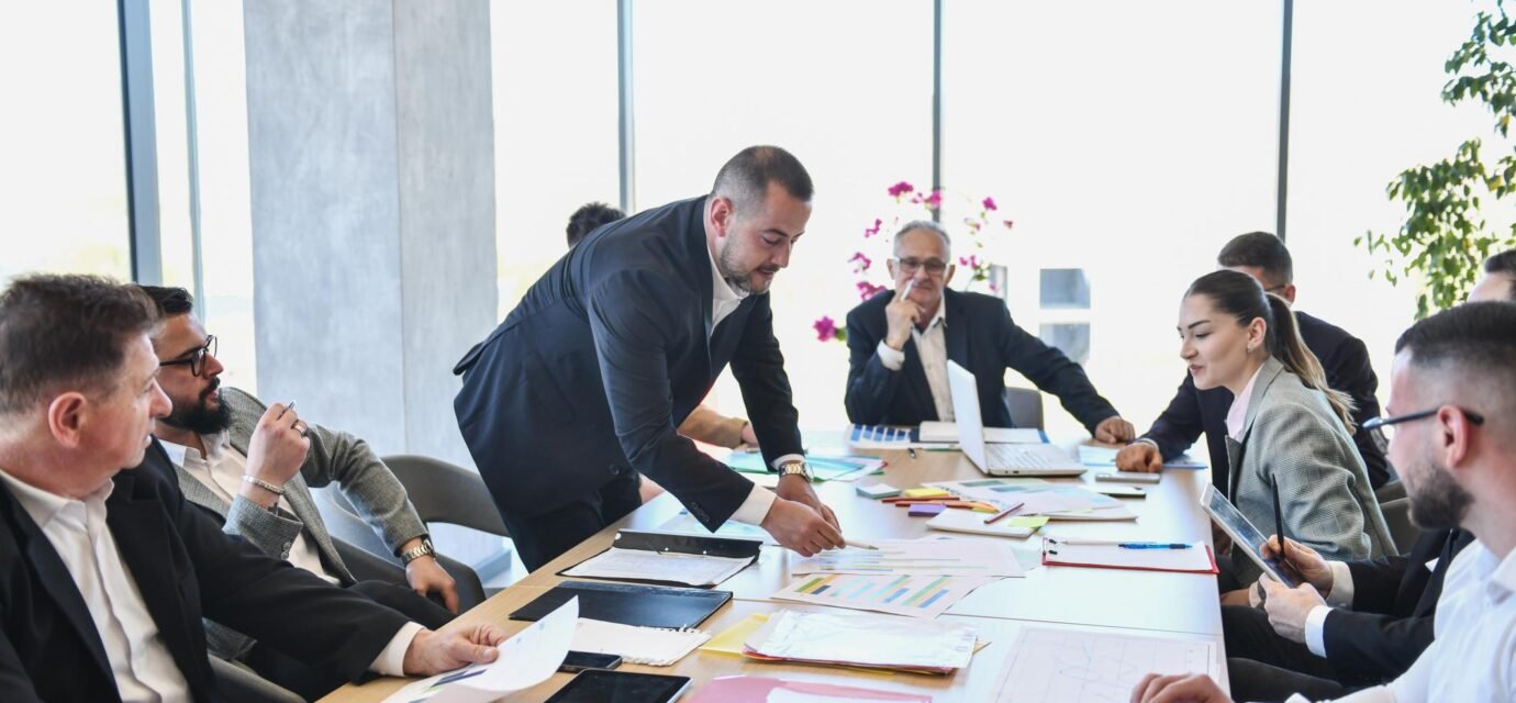 Economic growth outlook influenced by business confidence and market conditions
