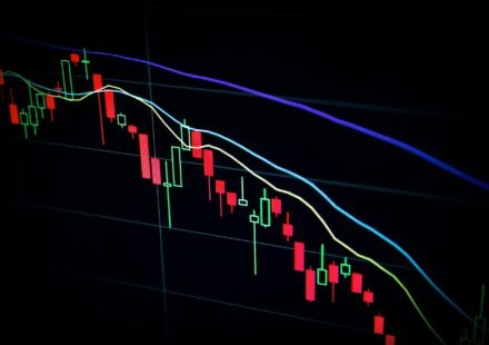 Investor confidence trends shift as traders monitor market activity on Wall Street in 2026